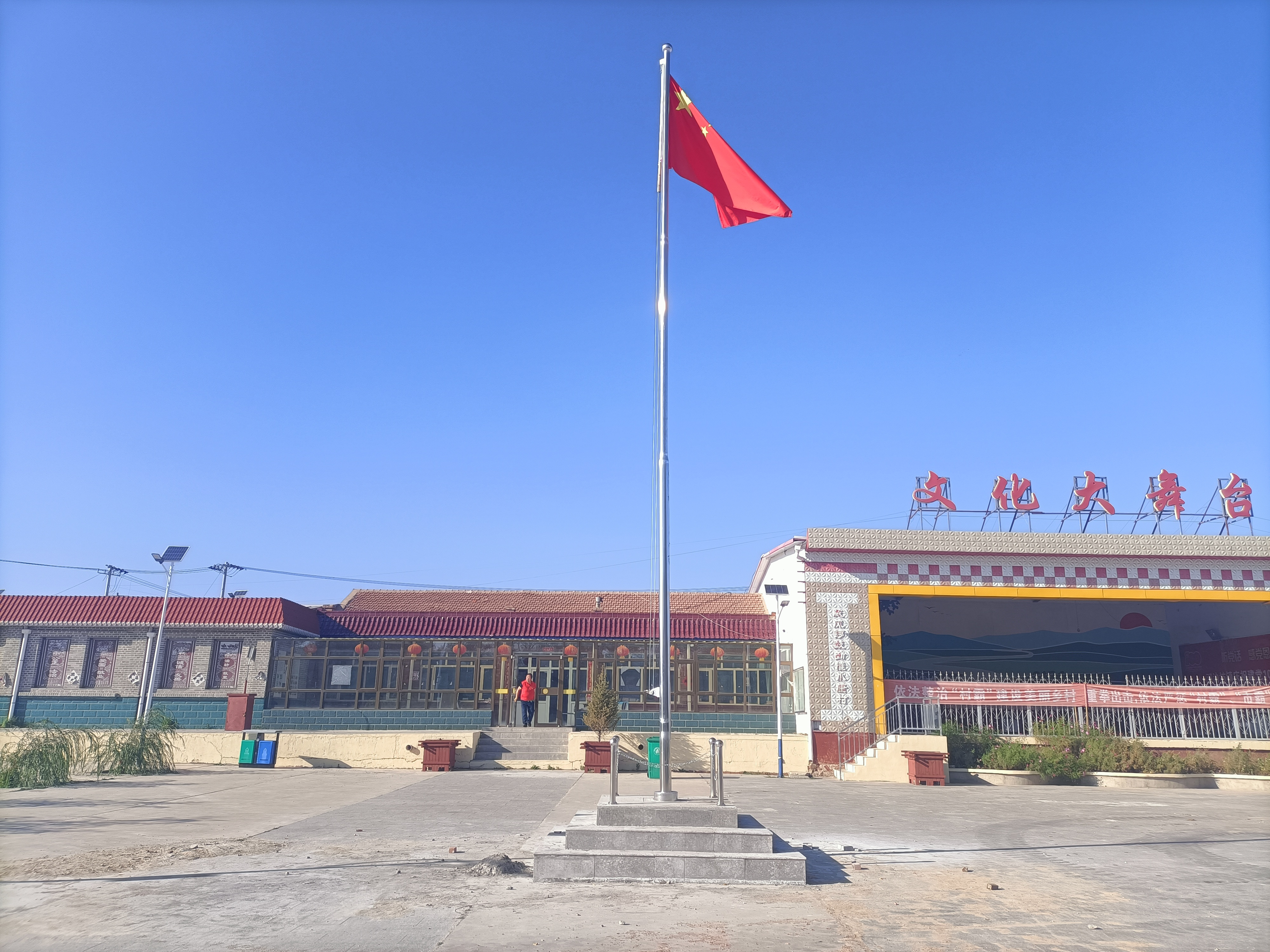 驻村工作队开展开门一件事为民服务活动