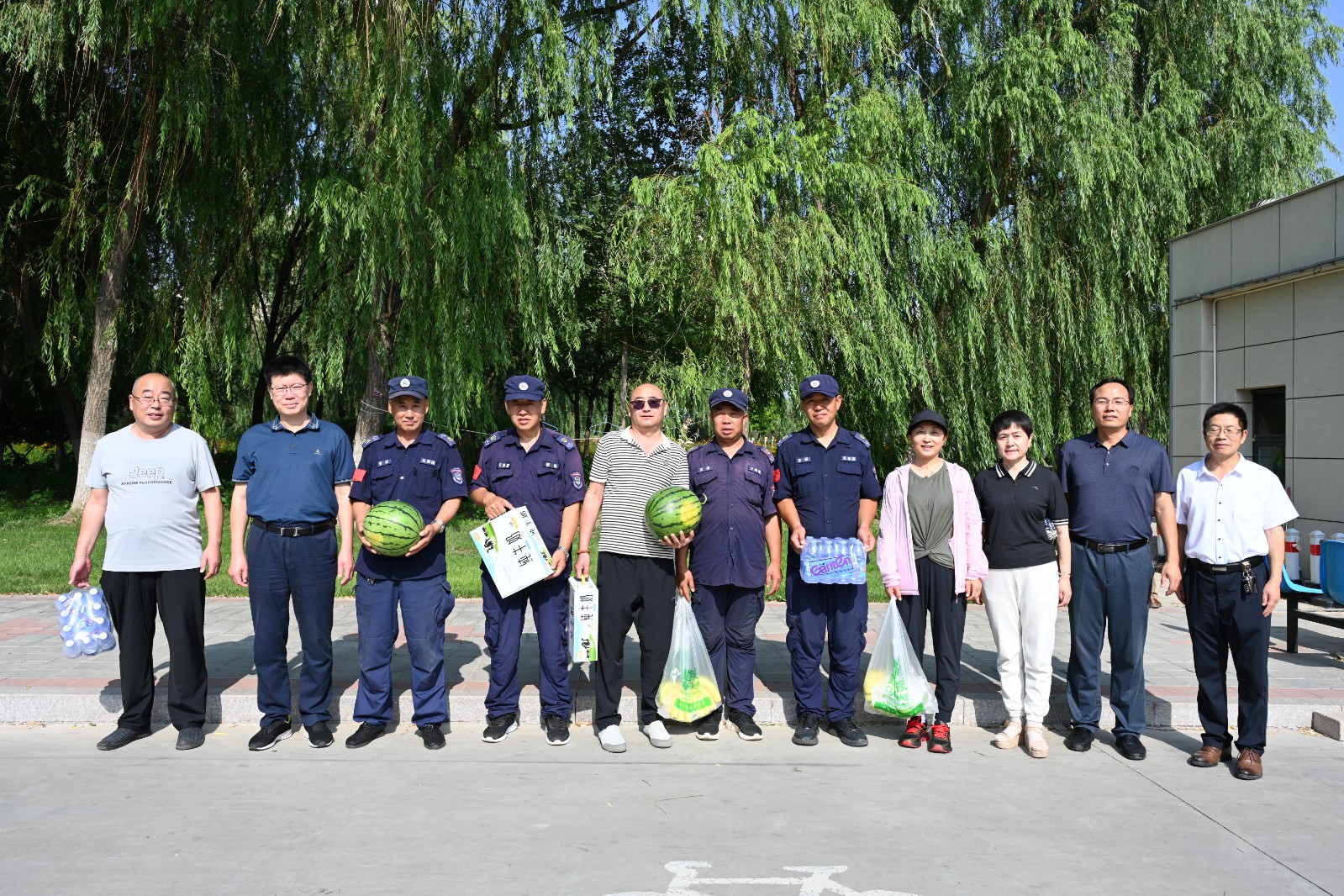 牛春雨带队,校领导孙洪生,刘子刚,刘颖慧,黄恒学及有关部门负责人陪同
