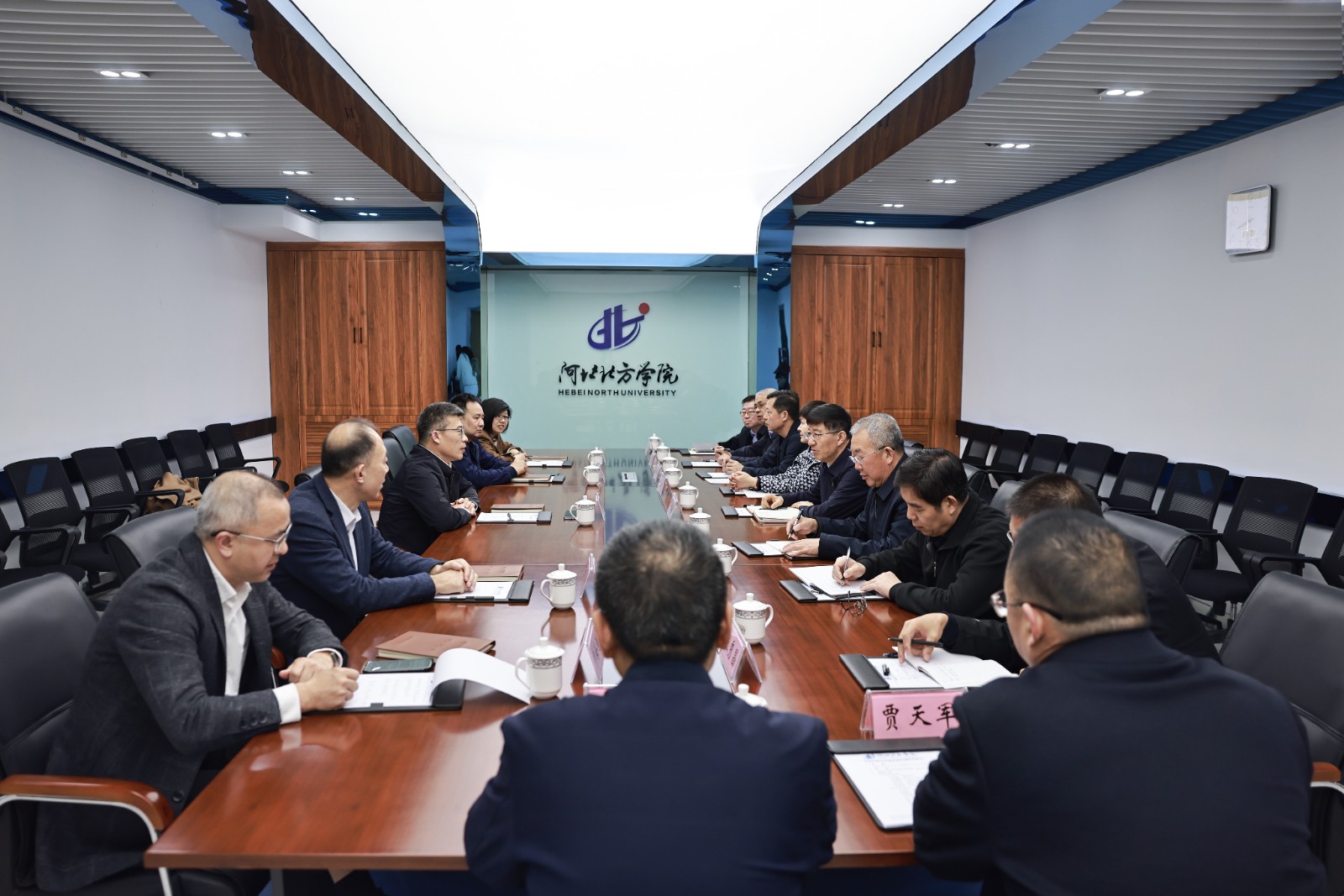 医科大书记来访.jpg